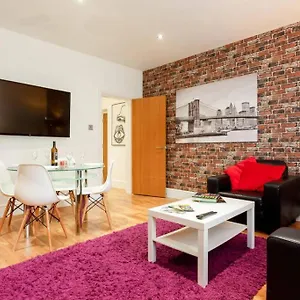 Apartment Stylish 2 Bed 2 Bath *close To And Centre With Parking*, Bournemouth
