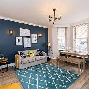 Apartment Stylish With Garden Near The, Bournemouth